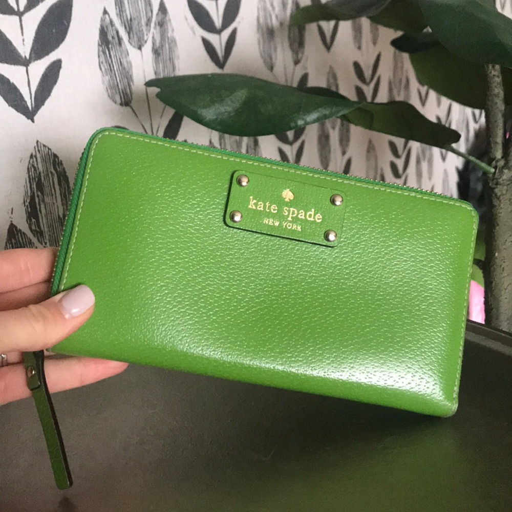 •Kate Spade Wallet•
